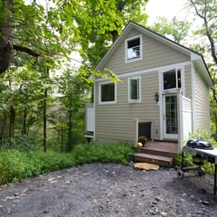 Tranquil Treehouse Cottage, King Bed, River View