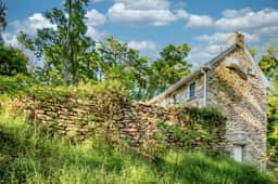 Romantic Stone Cottage Circa 1869-75 acres to Hike