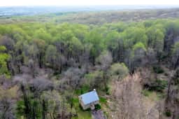 Romantic Stone Cottage Circa 1869-75 acres to Hike