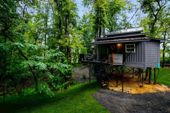 Treetop Bungalow Treehouse - Image 1