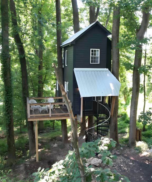 Romantic Treehouse Stay in the Sky