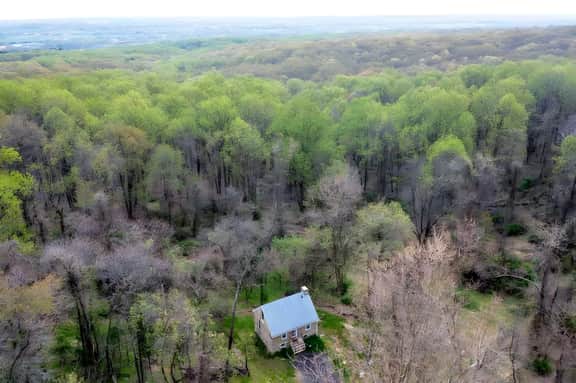 Romantic Stone Cottage Circa 1869-75 acres to Hike