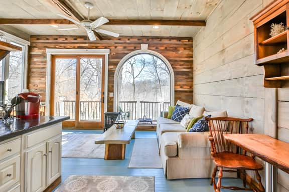 Tranquil Treehouse Cottage, King Bed, River View