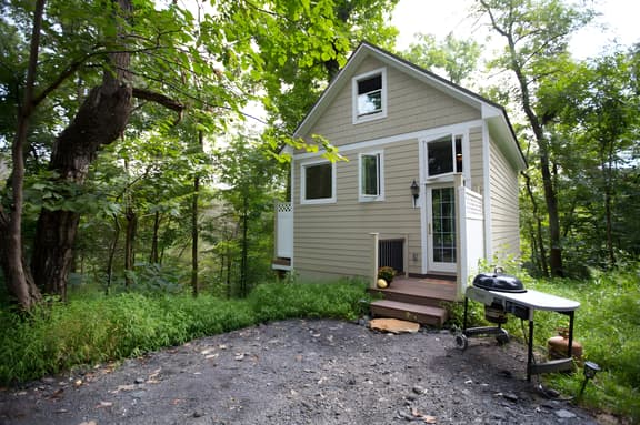 Tranquil Treehouse Cottage, King Bed, River View